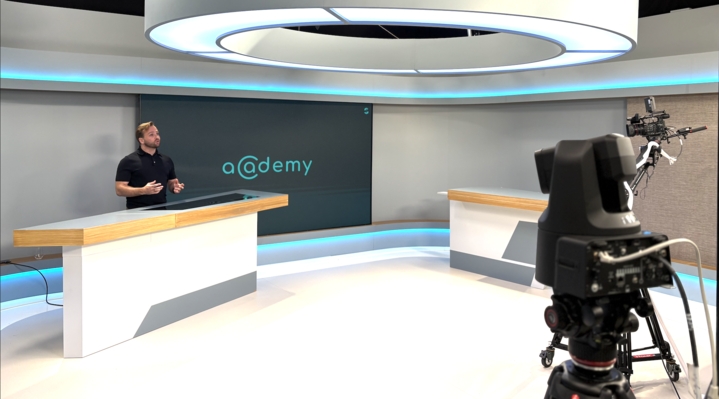 Aiomics and StreamedUp partner to deliver course on the general “AI Literacy” required by European law