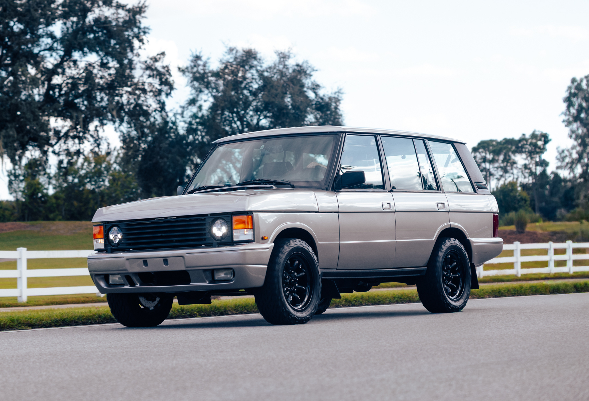 ECD Autodesign Showcases A Range Rover Classic Nostalgic of The ‘80s Family Station Wagon But With 800-Horsepower
