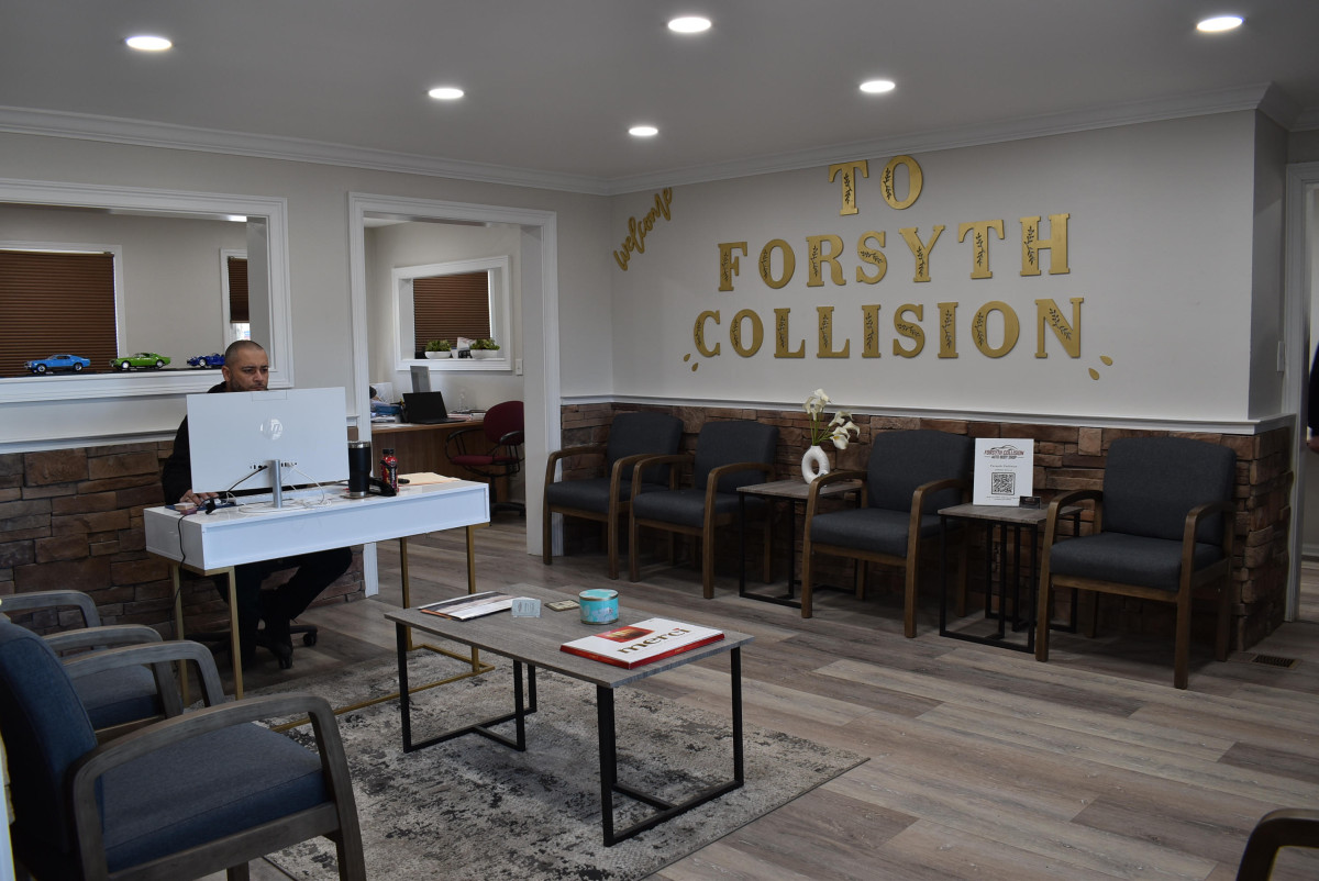 Forsyth Collision Achieves Perfect 5.0-Star Rating with Over 566 Google Reviews