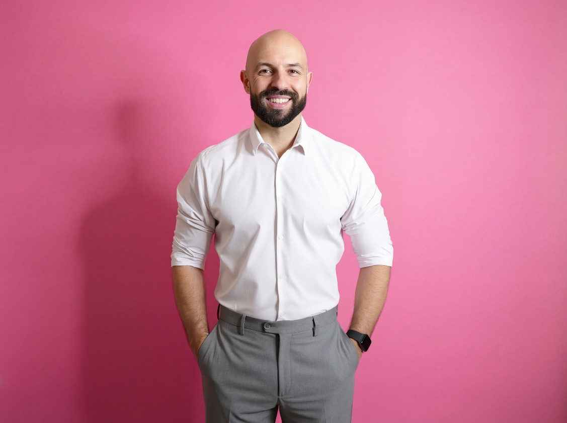 Business Coach Arnaud CZ Releases Free Course to Help Corporate Fathers Build Side Income Amid Rising Job Uncertainty