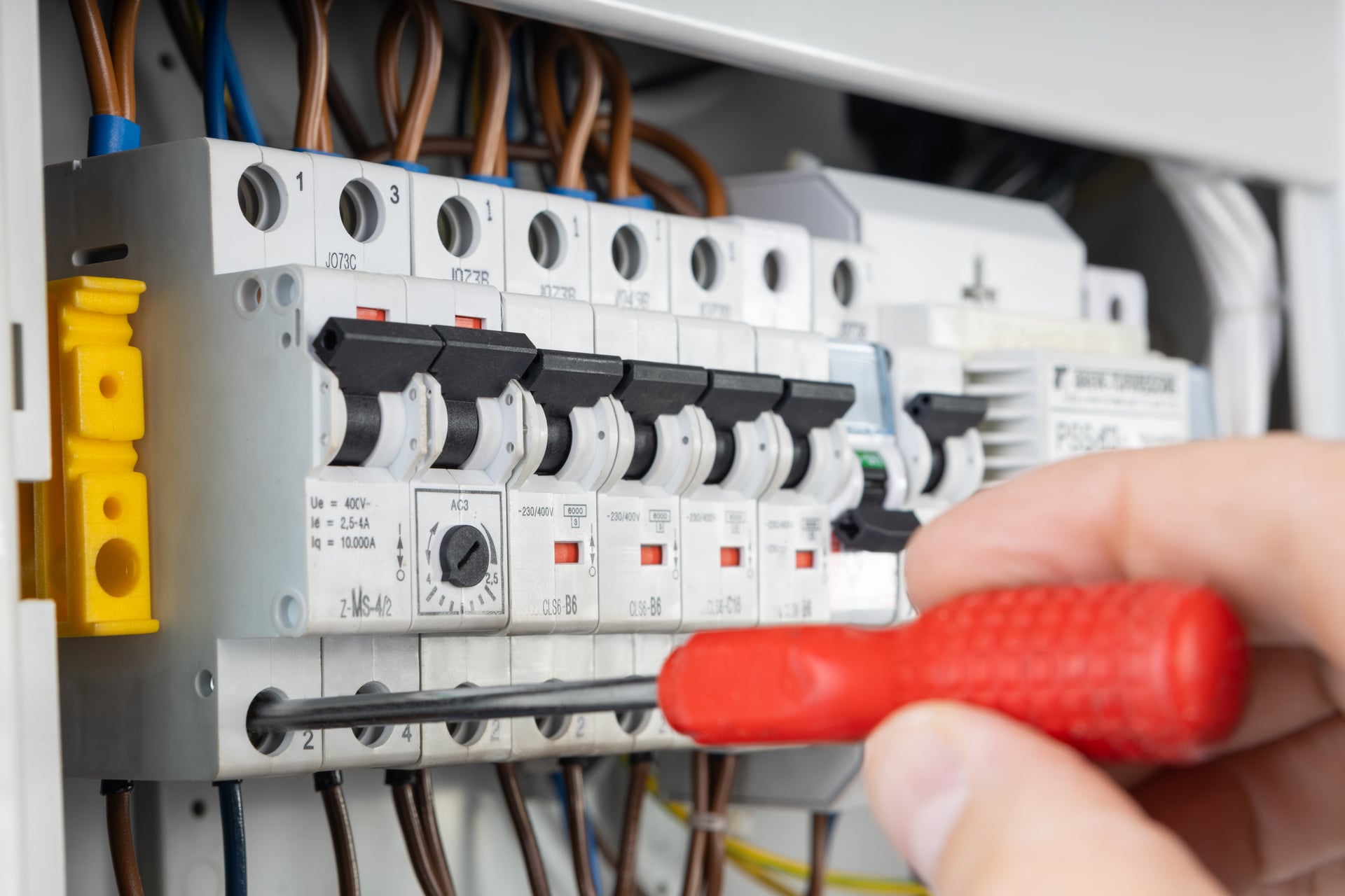 Resetting a Circuit Breaker in Home Panels: Alabama Experts Explain New Guide