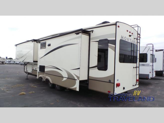Sioux Falls Dealer Showcases Montana 3901RK Luxury Fifth Wheel Option