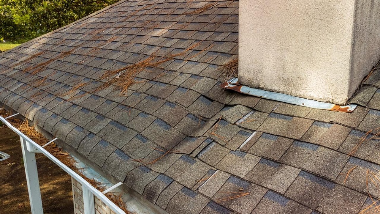 What to do immediately after discovering a roof leak